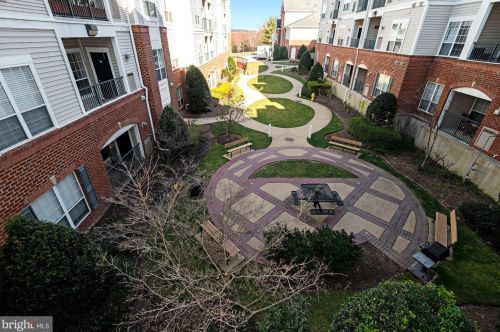 4852 Eisenhower Ave, Alexandria VA 22304-4885 exterior