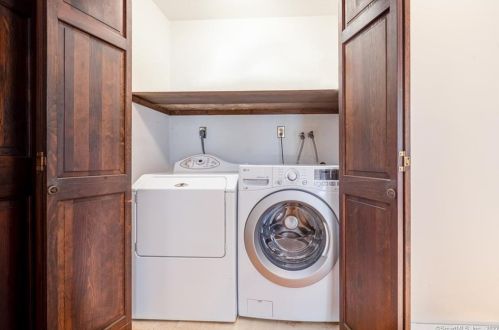 59 Sarah Bishop Rd, Ridgefield CT 06877-1215 exterior