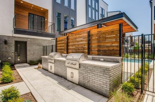 2170 Bennett Ave, Dallas TX  75206-6927 exterior