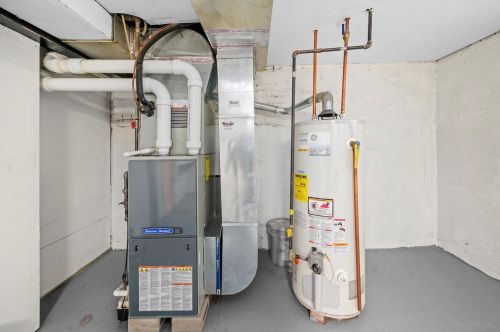 7339 Washtenaw Ave, Chicago IL 60645-1401 exterior