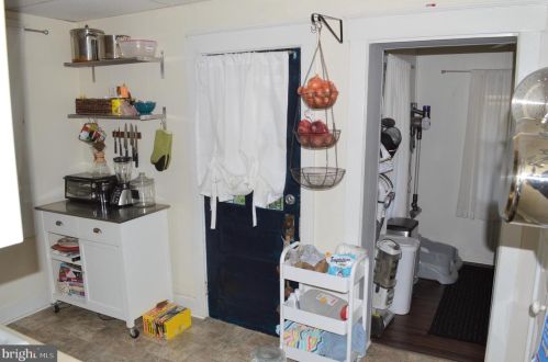 17 Roland Rd, Chester PA 19015-3329 exterior