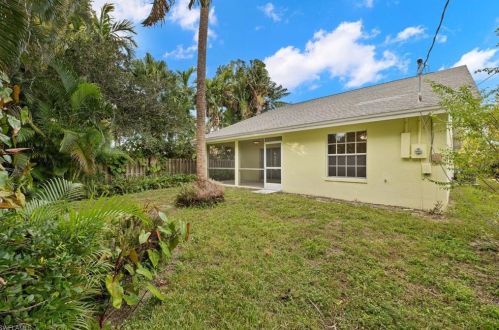 812 102 Ave, Naples FL 34108-3216 exterior