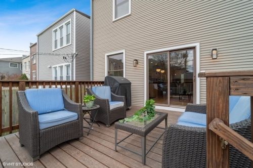 4425 Damen Ave, Chicago IL 60625-1701 exterior