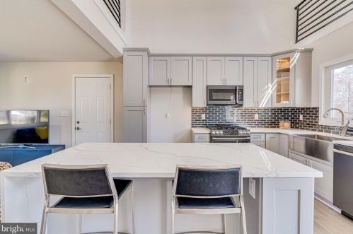 3445 Little Hunting Crk Dr, Alexandria VA 22309-1923 exterior