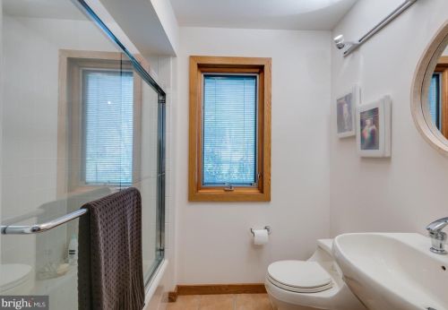 2230 Deerfield Dr, Media PA 19063-1834 exterior