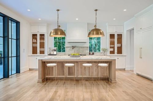 4682 Conway Dr, Atlanta GA 30327-3535 exterior