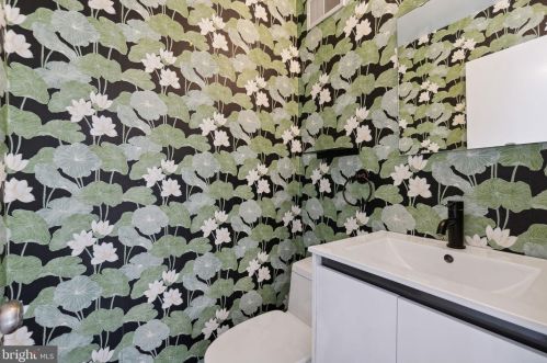 1737 Corcoran St, Washington DC 20009-2471 exterior