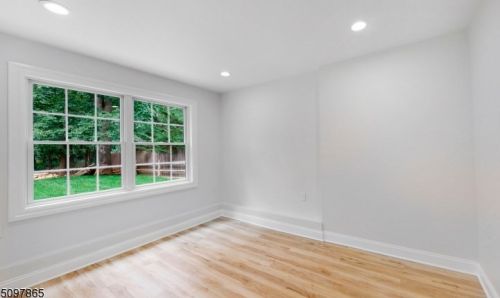 21 Fieldstone Dr, Livingston NJ  07039-3308 exterior