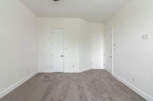 2210 Bonnie View Rd, Dallas TX 75216-7205 exterior