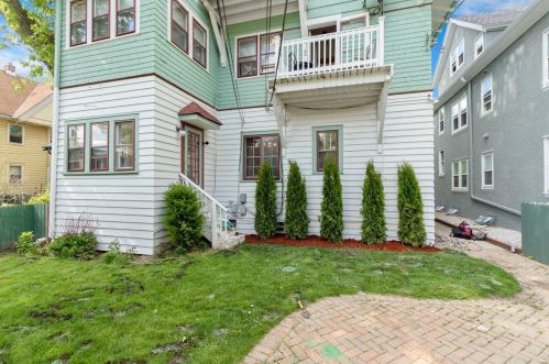 2427 Stratford Ct, Milwaukee WI 53211-2635 exterior