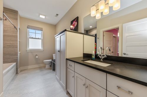 111 Clinton Ave, Elmhurst IL 60126-2906 exterior