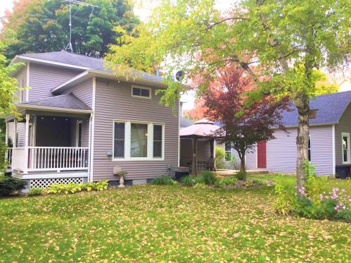 208 4 St, Shepherd MI 48883-9105 exterior