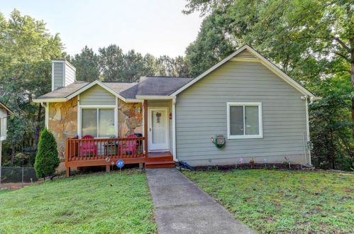 2654 Laurel View Dr, Lithonia, GA 30039-7011