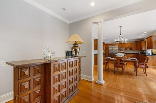 2 Farmington Rdg Dr, Farmington CT 06032-2456 exterior