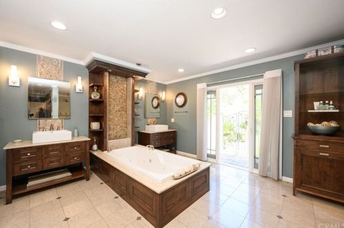 160 D St, Tustin, CA 92780-3245