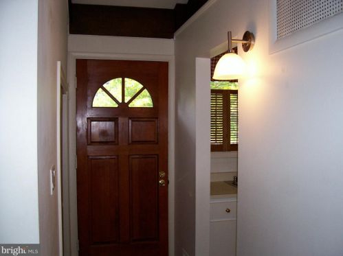 6704 Old Chesterbrook Rd, Mc Lean, VA 22101-4404