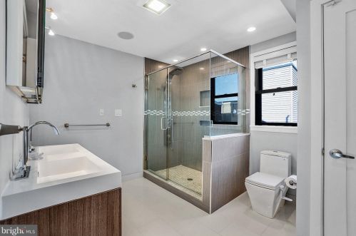 2011 Brown St, Philadelphia PA 19123-2256 exterior