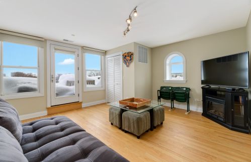 4103 Southport Ave, Chicago IL 60657-1437 exterior