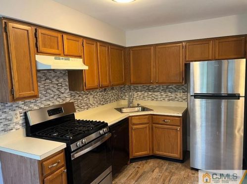 3713 Birchwood Ct, New Brunswick, NJ 08902-3905