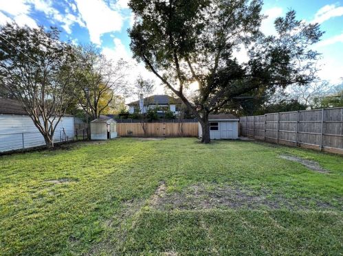 515 Bondstone Dr, Dallas TX  75218-1717 exterior