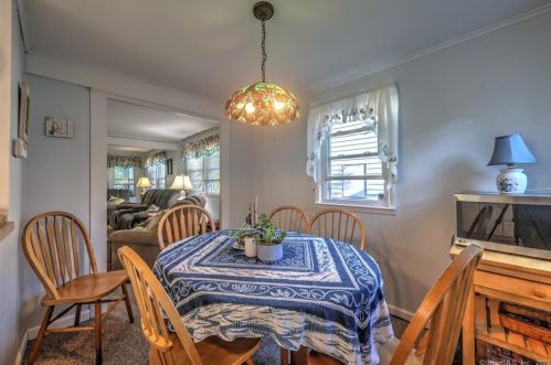 11 Deerfield Ave, Milford CT 06460-7317 exterior