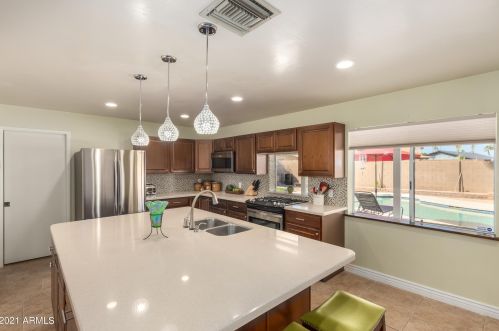 2710 Cinnabar Ave, Phoenix AZ 85020-1815 exterior