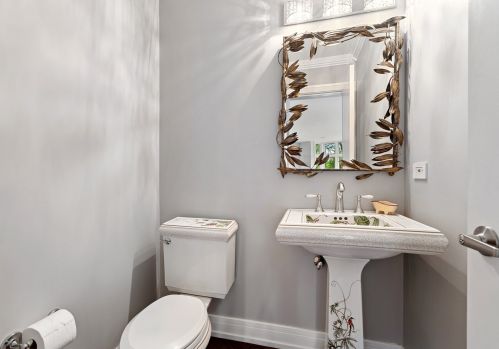 1701 Diversey Pkwy, Chicago IL 60614-1010 exterior