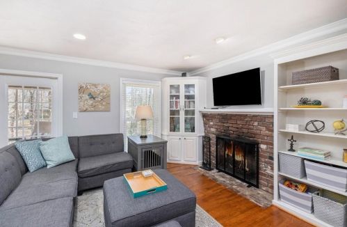 225 Abington Dr, Atlanta GA 30328-1203 exterior