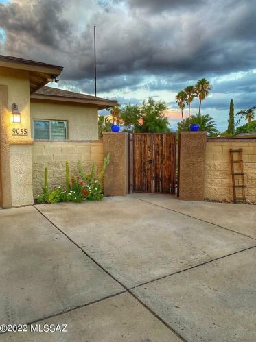 9035 Calle Kuehn, Tucson, AZ 85715-5606