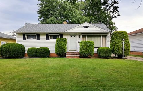 9829 Memphis Villas Blvd, Cleveland, OH 44144-2420