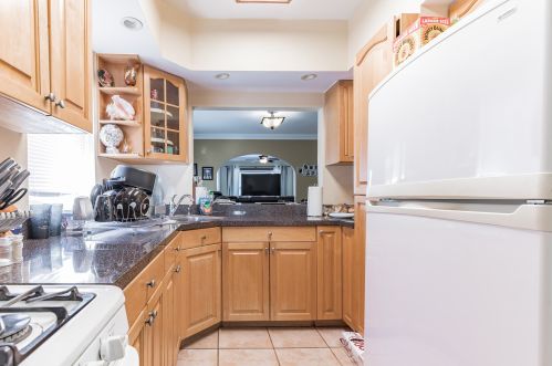 2819 Kilbourn Ave, Chicago IL 60623-4213 exterior