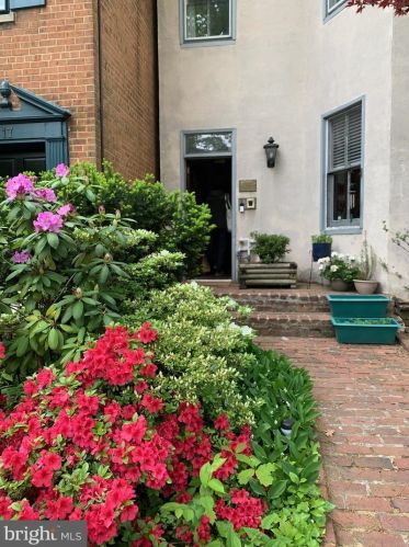 215 8th St, Washington DC  20002-6105 exterior