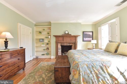 1103 Prince St, Alexandria VA 22314-2934 exterior