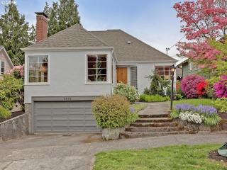 5816 25th Ave, Portland, OR 97211-6130