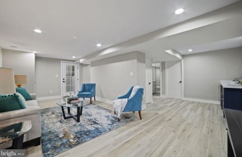 1505 Crestwood Dr, Alexandria VA  22302-2303 exterior