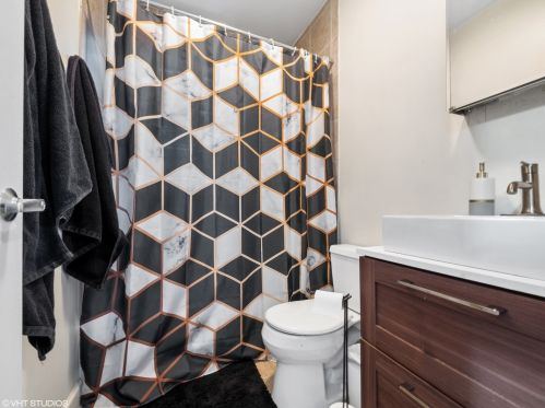 5345 Belmont Ave, Chicago IL  60641-4104 exterior