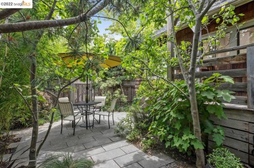 2747 Fulton St, Berkeley CA 94705-1031 exterior