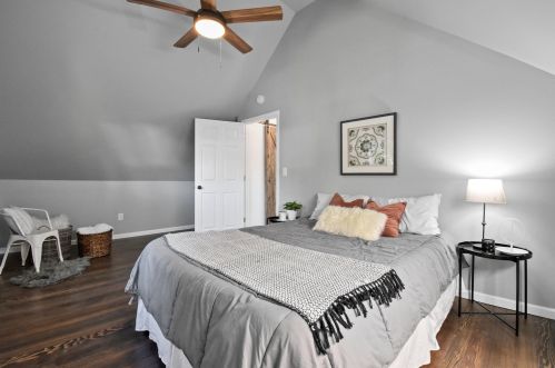 909 Eula Ct, Milwaukee WI  53209-6505 exterior