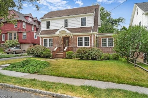 2 Kenmuir Ave, Morristown, NJ 07960-3713