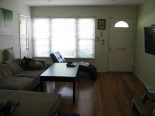 6426 Zelzah Ave, Los Angeles CA  91335-6218 exterior