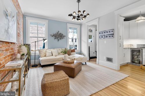 404 6 St, Washington DC 20003-2703 exterior