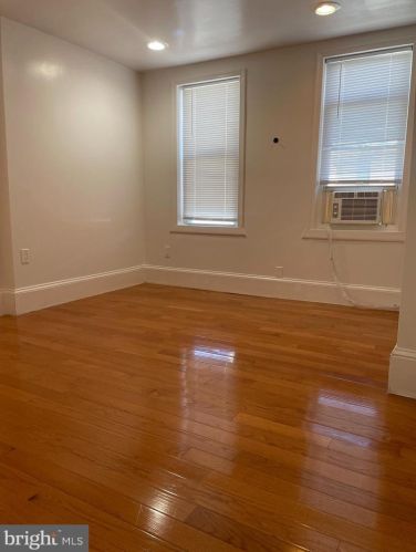 2437 11 St, Philadelphia PA 19123-1135 exterior