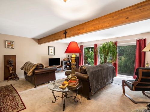 759 Kirts Blvd, Troy MI 48084-4844 exterior