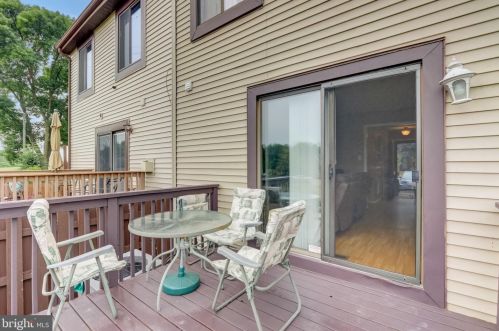 4 Crawford Ct, Trenton NJ  08690-3618 exterior