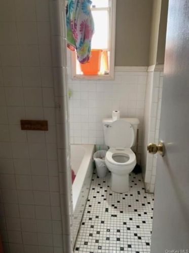 1243 Wheeler Ave, Bronx NY 10472-2391 exterior