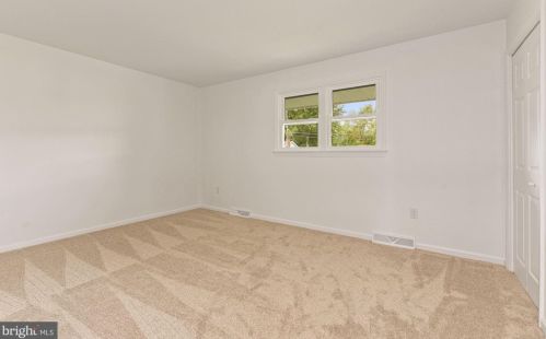 6 Kennedy Dr, Cookstown NJ 08511-1120 exterior