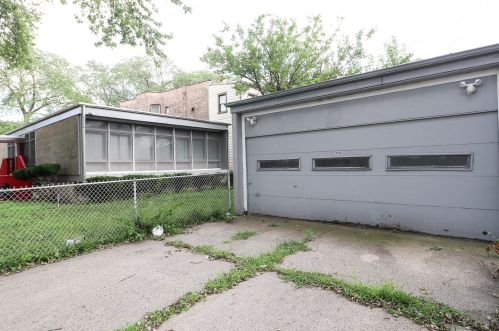 6500 Eberhart Ave, Chicago IL 60637-3206 exterior