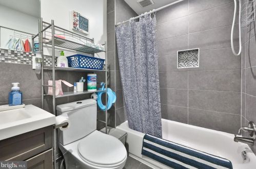 1524 Leithgow St, Philadelphia PA 19147-1514 exterior