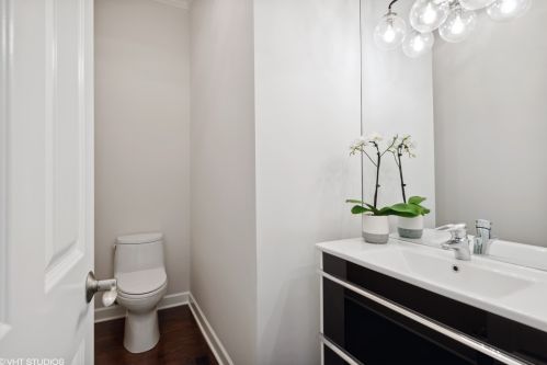 446 Superior St, Chicago IL  60654-3497 exterior