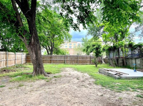 111 8th St, Dallas, TX 75208-4401